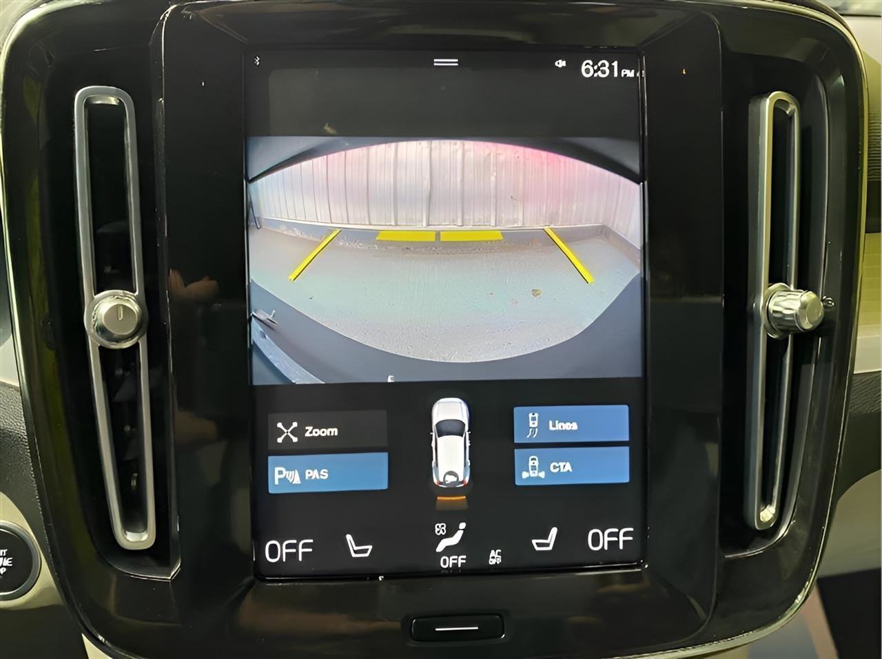 Used 2022 Volvo XC40 T5 Momentum image 16