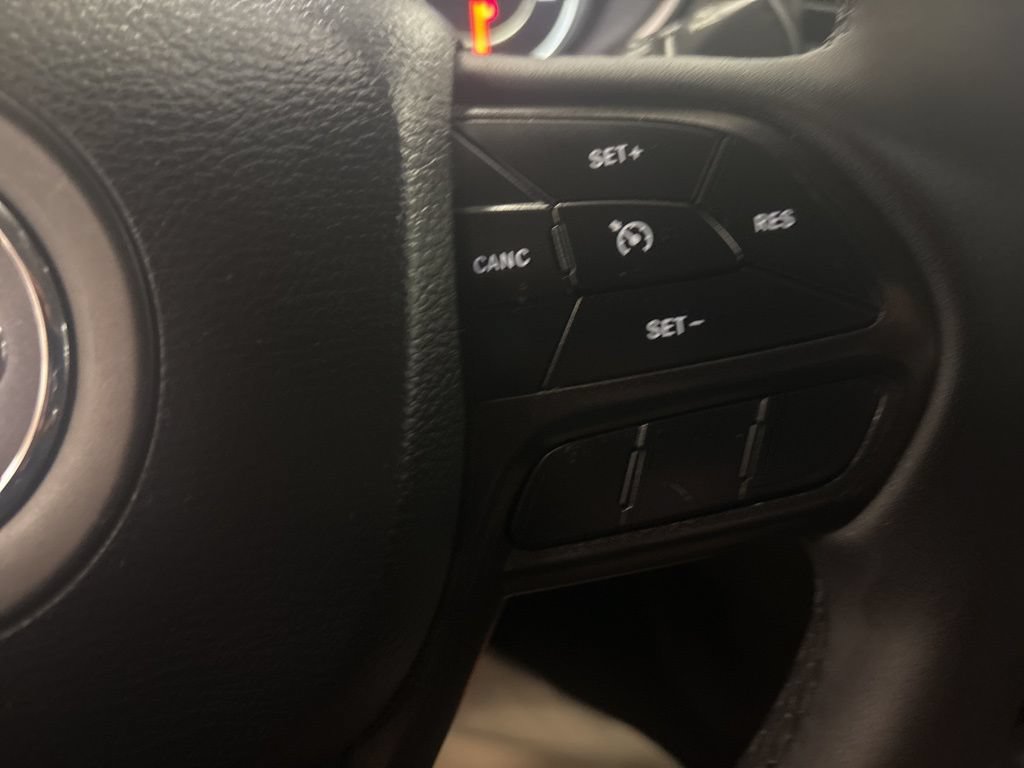 Used 2022 Jeep Cherokee Trailhawk AWD/4WD image 17