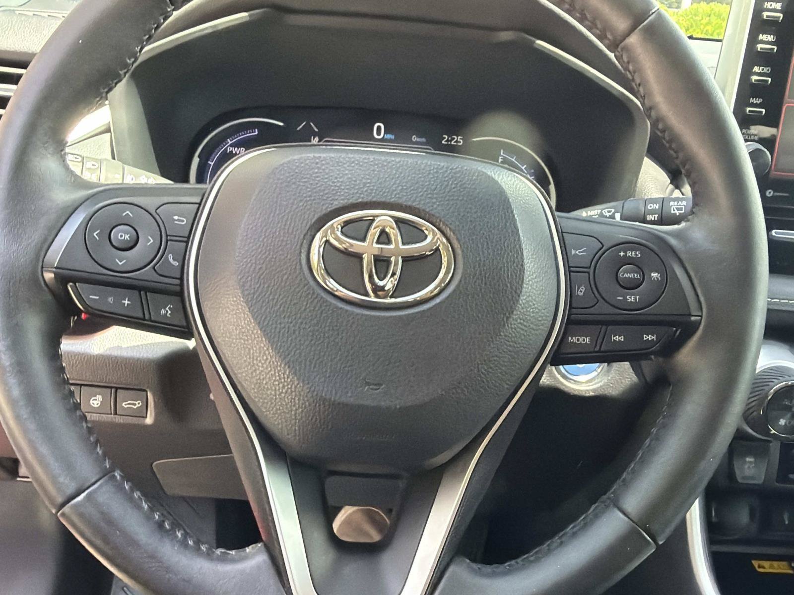 Used 2022 Toyota RAV4 Limited AWD/4WD image 28