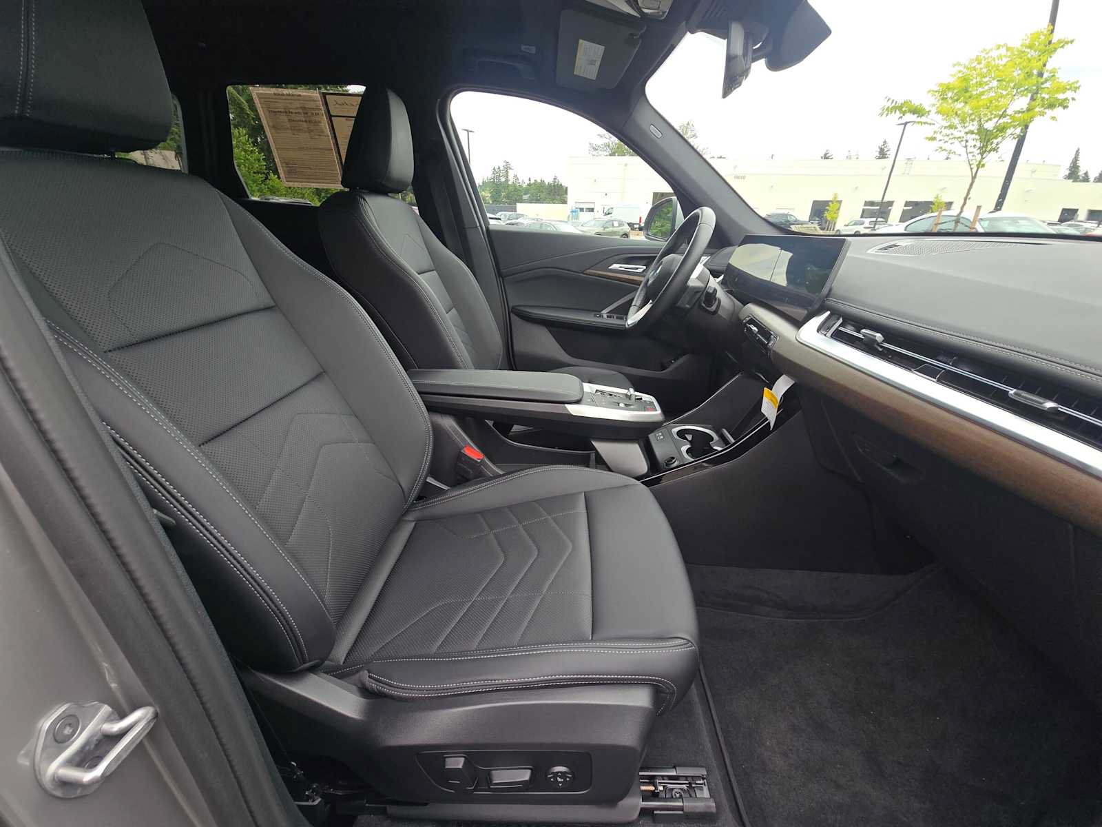 Used 2025 BMW X1 xDrive28i w/ Convenience Package AWD/4WD image 11