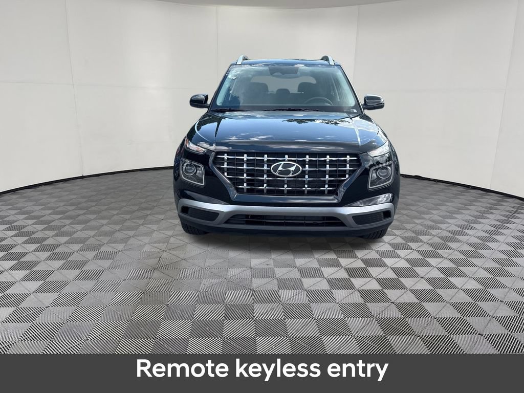 New 2026 Hyundai Venue SEL FWD image 2