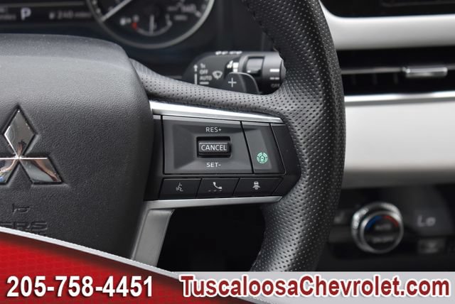Used 2025 Mitsubishi Outlander SE AWD/4WD image 32