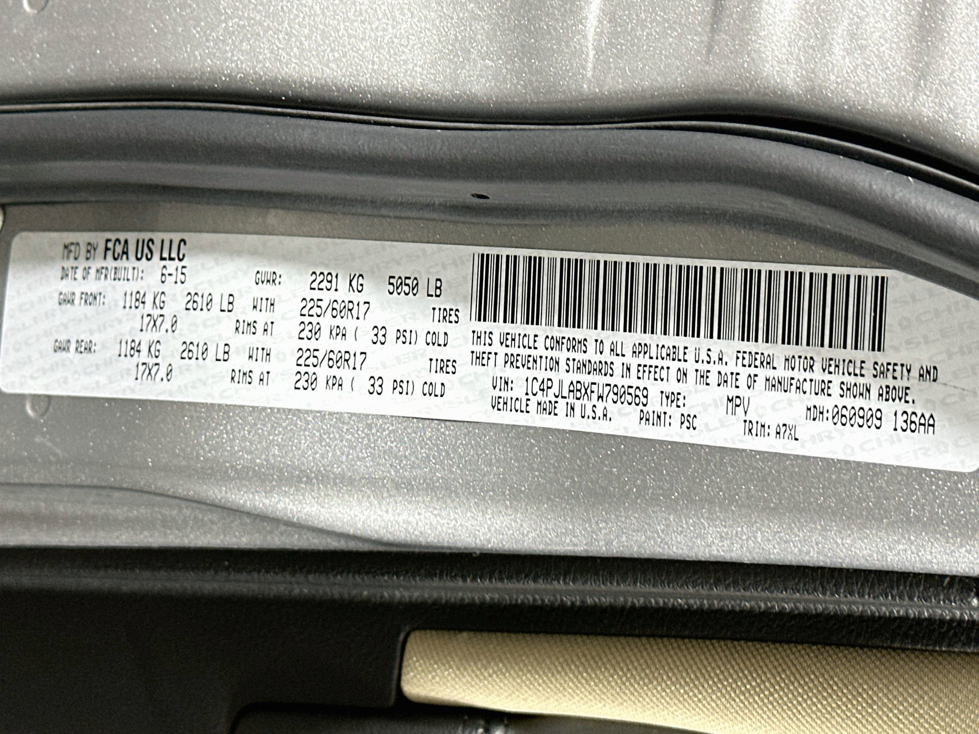 Used 2015 Jeep Cherokee Sport FWD image 12