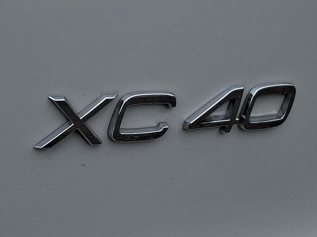 Used 2022 Volvo XC40 T5 Momentum w/ Climate Package AWD/4WD image 30