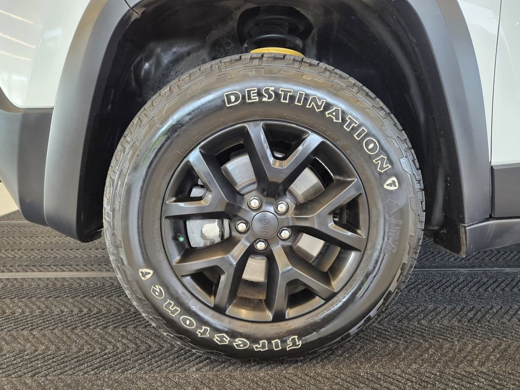 Used 2018 Jeep Cherokee Trailhawk w/ Quick Order Package 27L image 12