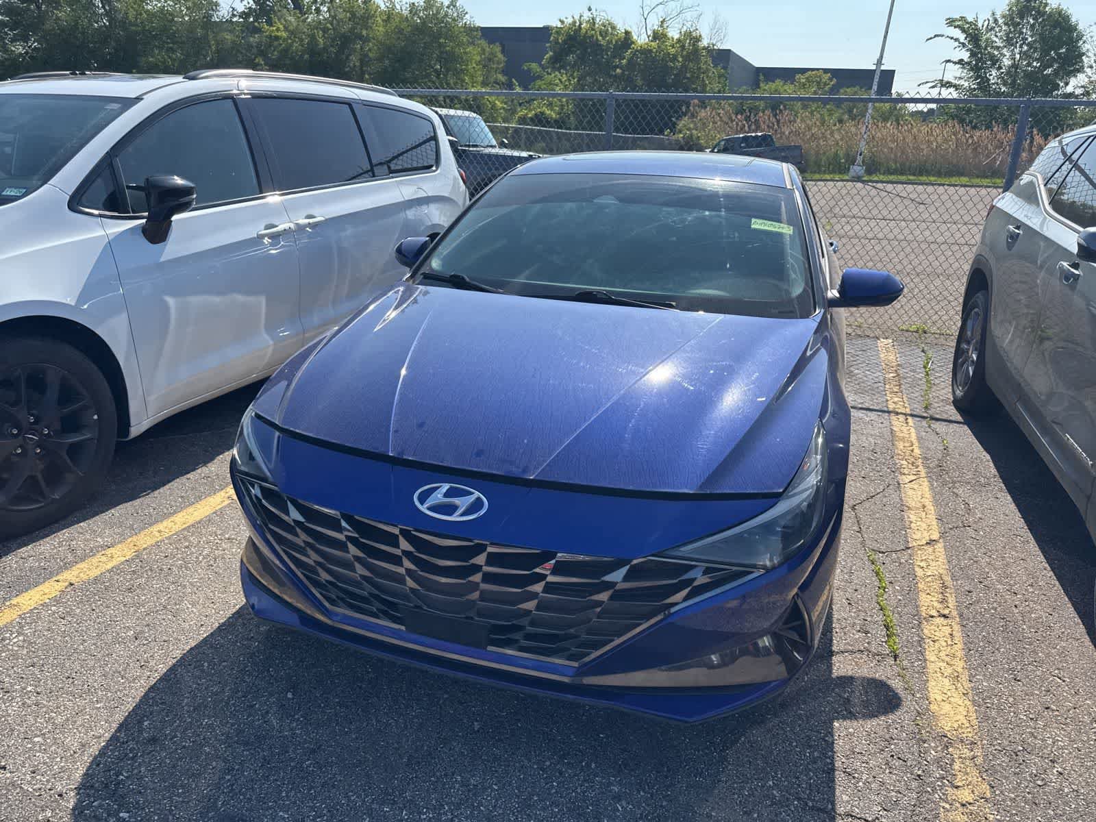 Used 2023 Hyundai Elantra Limited FWD image 3