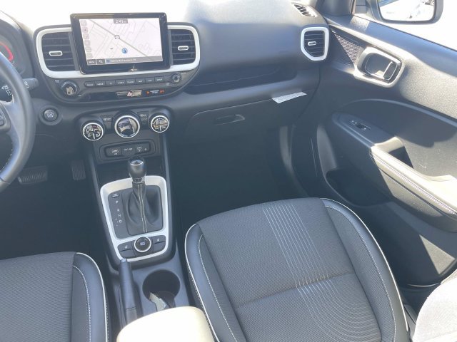 Certified 2025 Hyundai Venue Limited FWD image 14