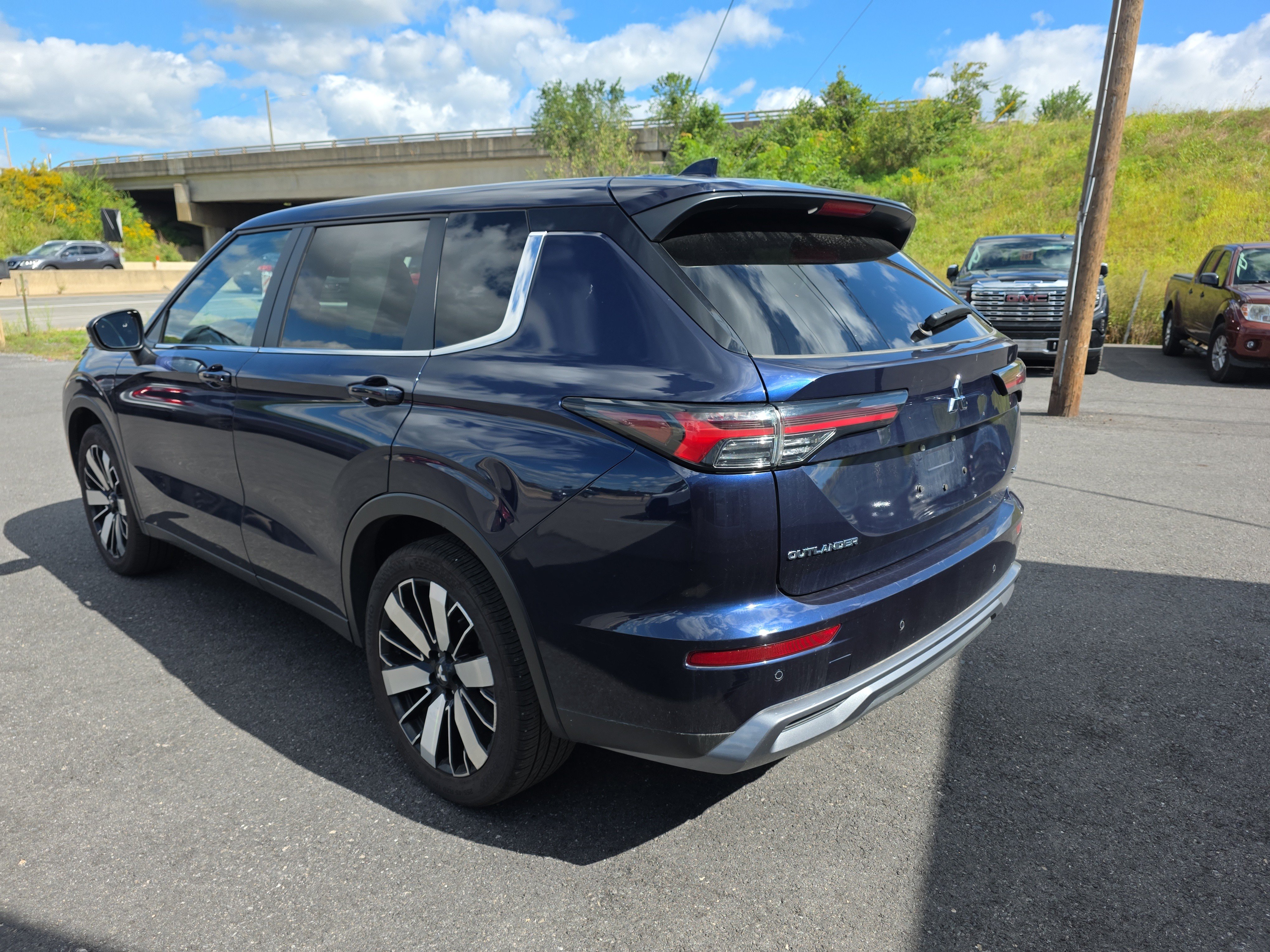Used 2025 Mitsubishi Outlander SE AWD/4WD image 6