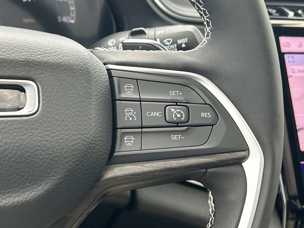 Used 2025 Jeep Grand Cherokee Limited AWD/4WD image 22