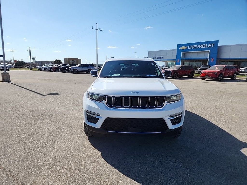 Used 2024 Jeep Grand Cherokee Limited image 2