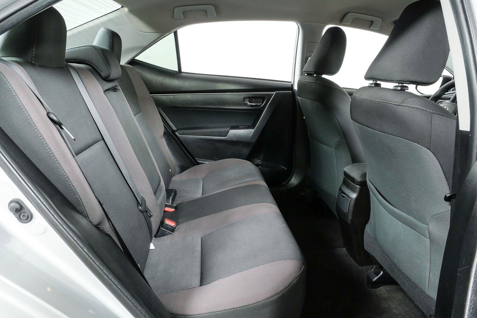 Used 2017 Toyota Corolla LE FWD image 18