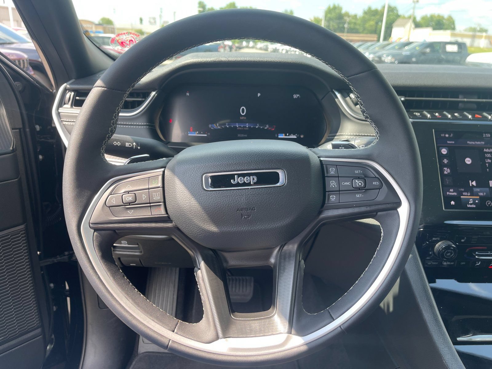 Used 2025 Jeep Grand Cherokee Laredo X w/ Luxury Tech Group I AWD/4WD image 26