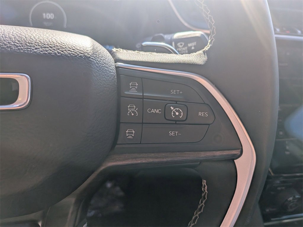 Used 2024 Jeep Grand Cherokee Limited image 23