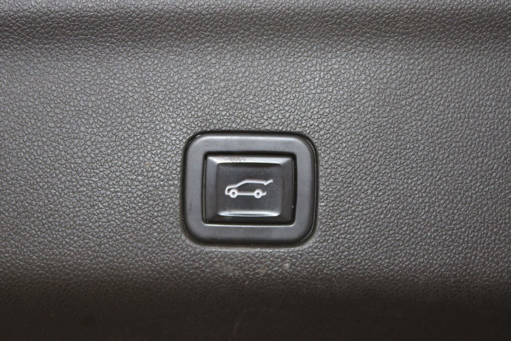 Used 2022 GMC Yukon Denali AWD/4WD image 16