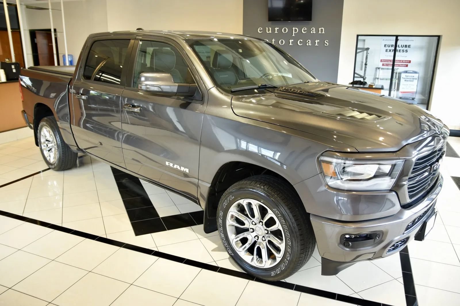 Used 2023 RAM 1500 Laramie AWD/4WD image 8
