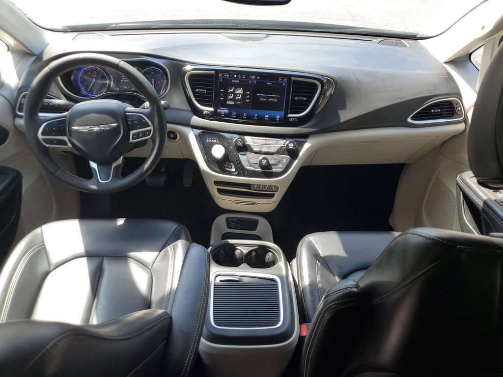 Used 2023 Chrysler Pacifica Touring-L FWD image 17