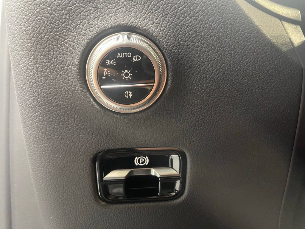 Used 2025 Mercedes-Benz GLC 43 AMG 4MATIC image 19