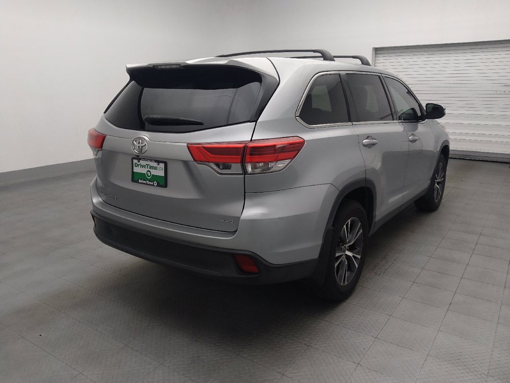 Used 2019 Toyota Highlander LE AWD/4WD image 9