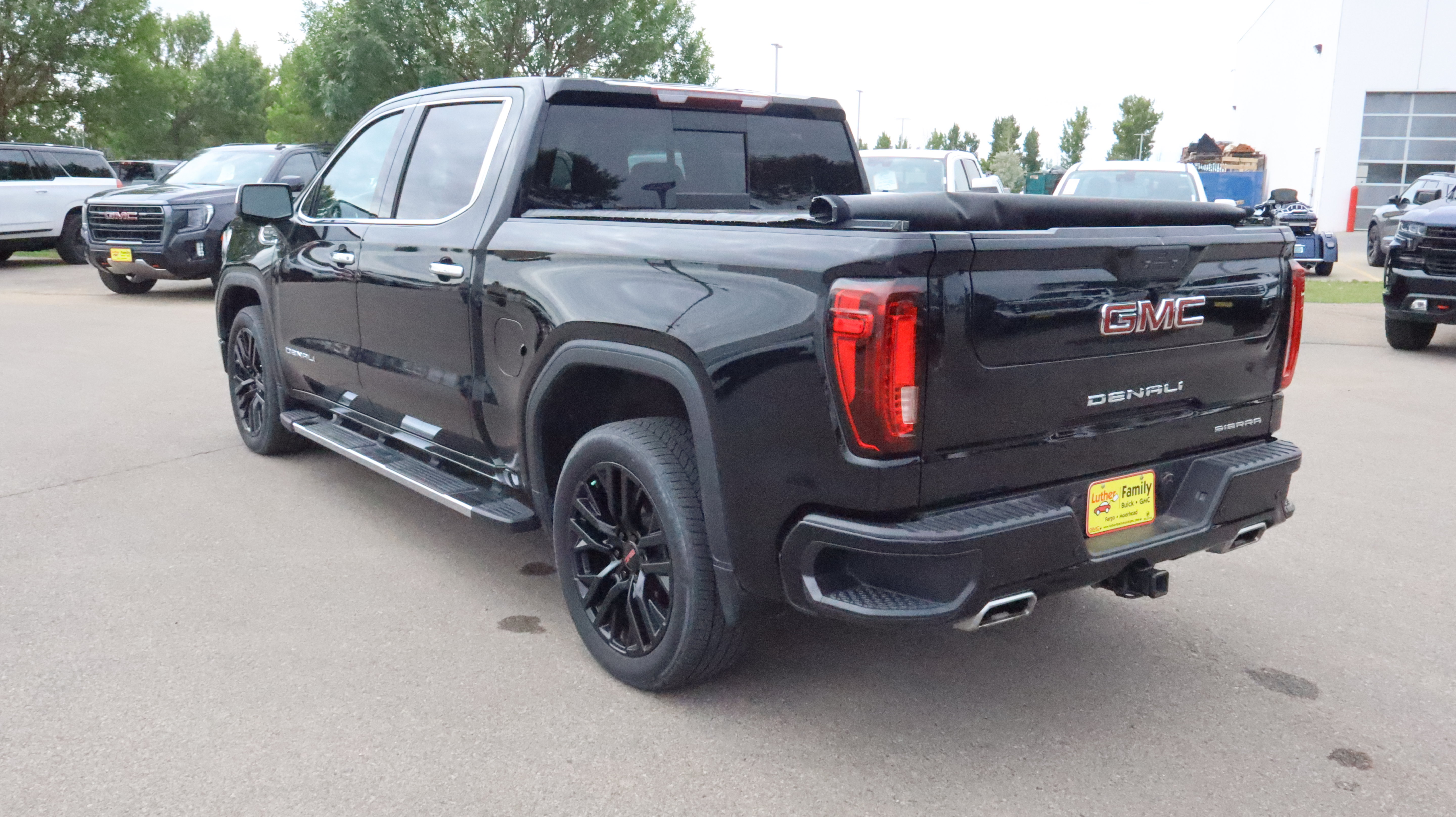 Used 2021 GMC Sierra 1500 Denali w/ Driver Alert Package II AWD/4WD image 5