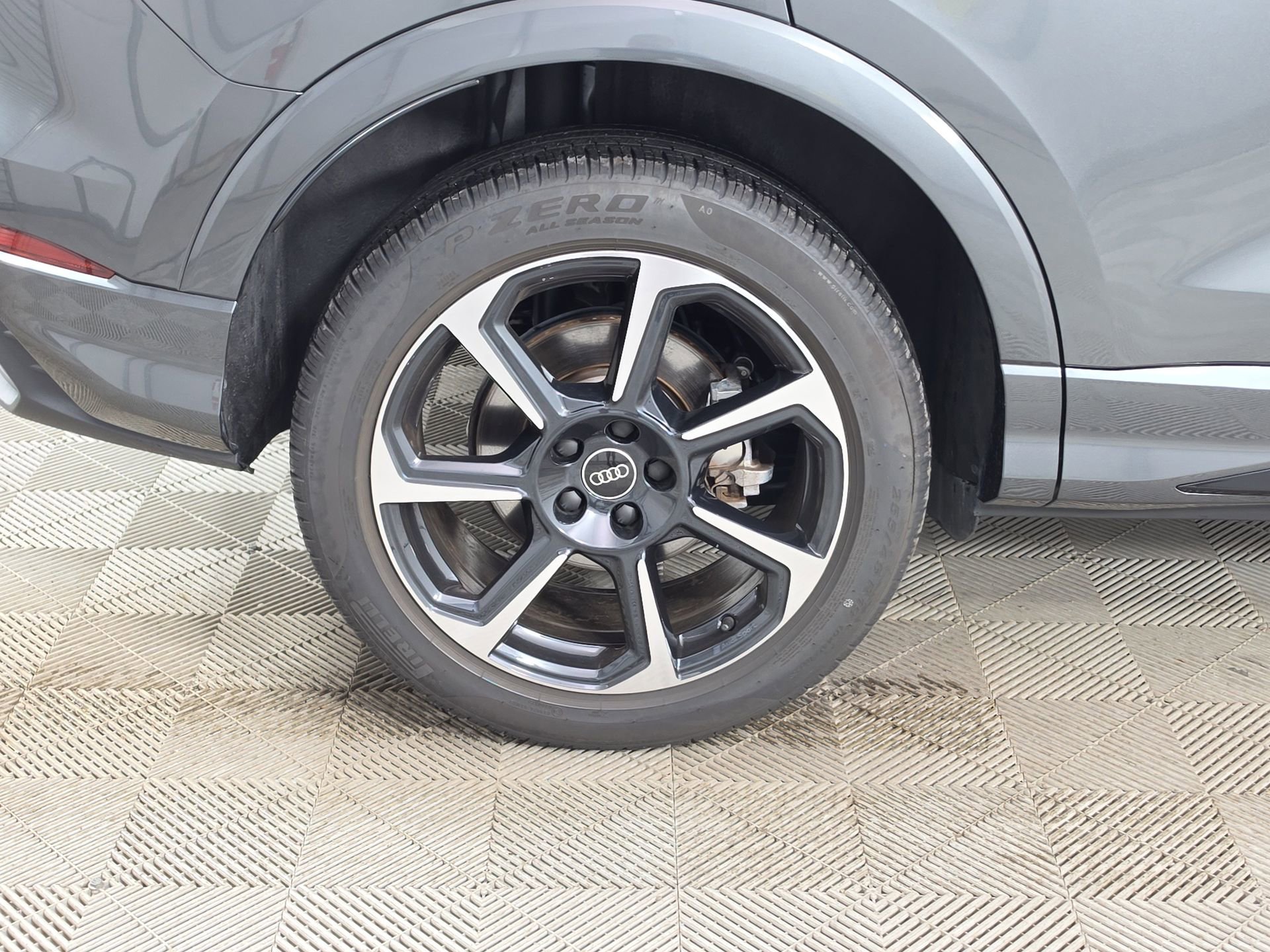 Certified 2025 Audi Q3 2.0T Premium Plus w/ Premium Plus Package AWD/4WD image 9