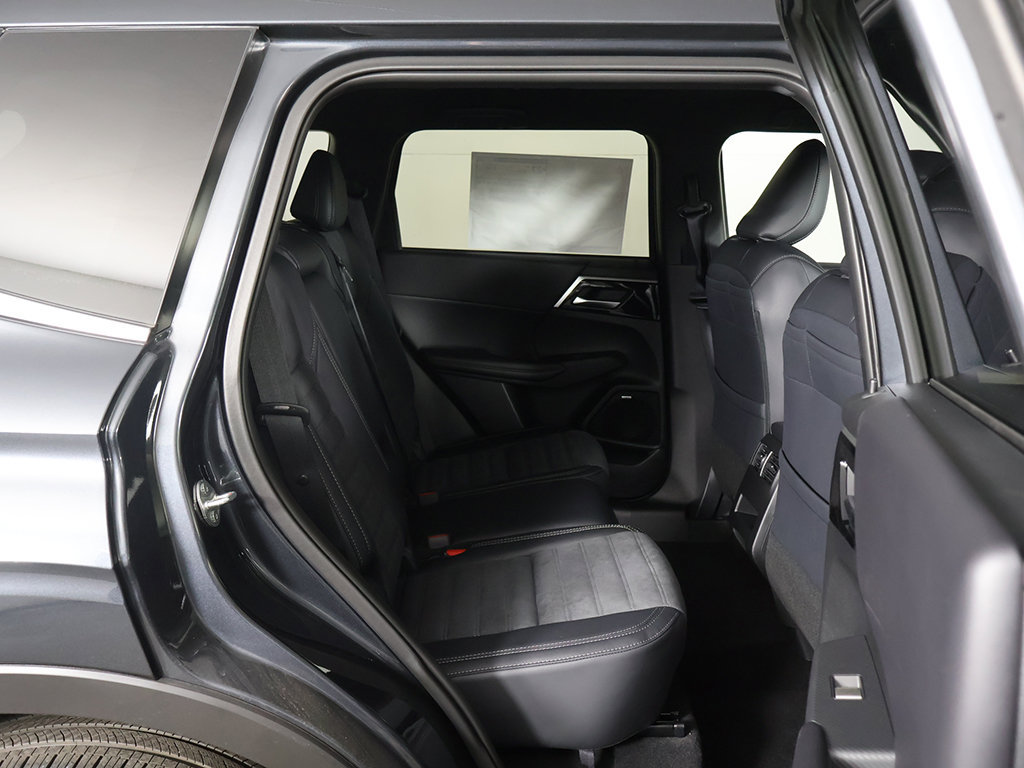 New 2026 Mitsubishi Outlander LE AWD/4WD image 31