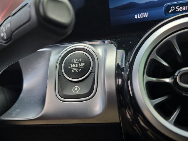 Used 2024 Mercedes-Benz GLB 250 image 29