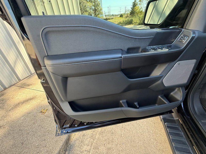 Used 2025 Ford F150 Lariat AWD/4WD image 29