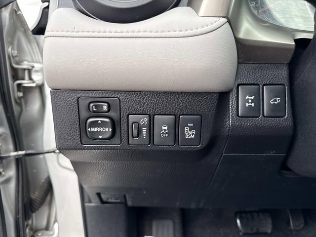 Used 2013 Toyota RAV4 Limited AWD/4WD image 28