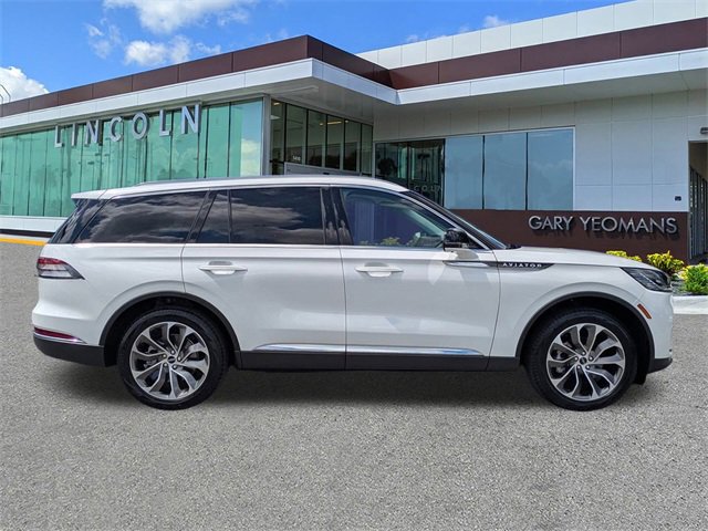 Used 2025 Lincoln Aviator Reserve w/ Illumination Package image 3