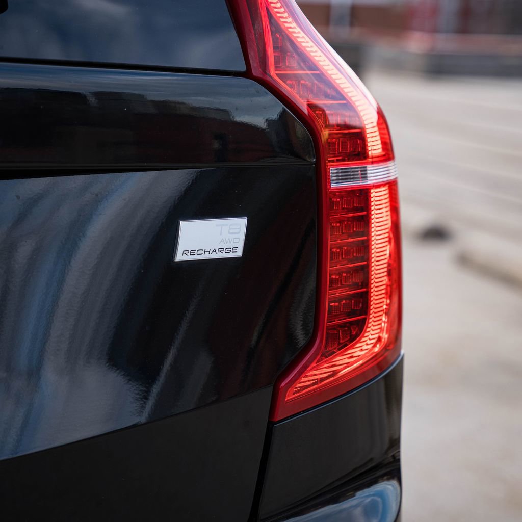 Certified 2024 Volvo XC90 T8 Ultimate w/ Protection Package Premier image 6