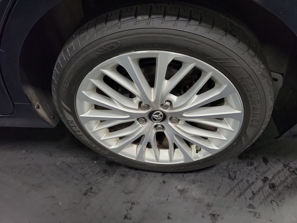 Used 2018 Toyota Camry XLE FWD image 12