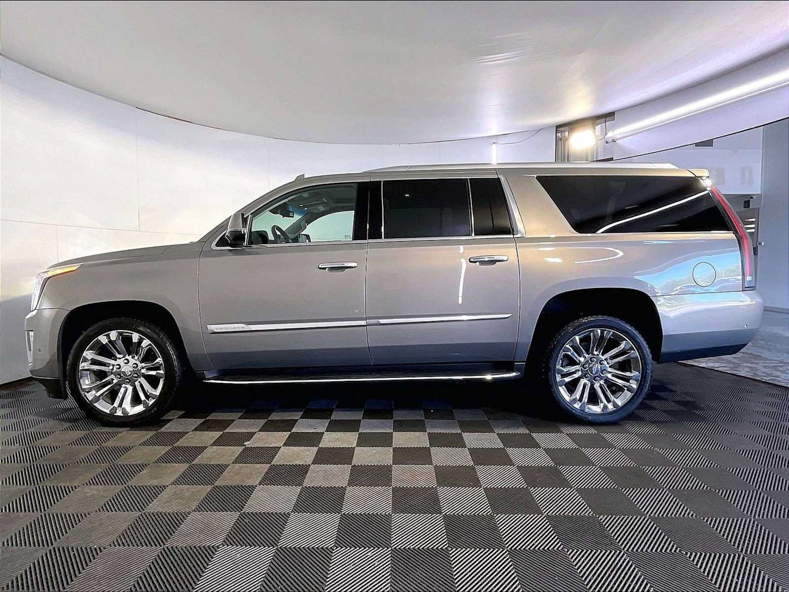 Used 2019 Cadillac Escalade ESV Premium Luxury w/ LPO, Radiant Package AWD/4WD video 2