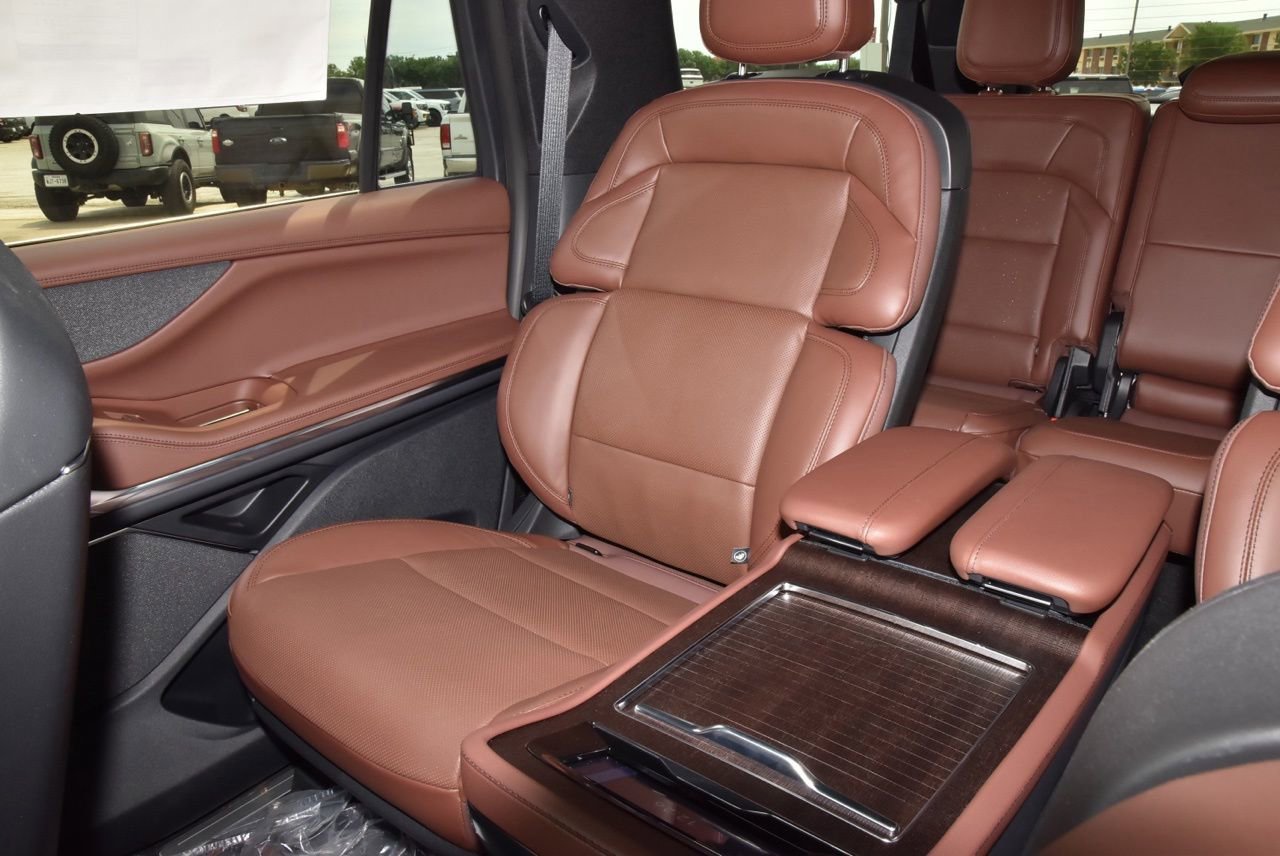 New 2026 Lincoln Navigator L Reserve AWD/4WD image 19