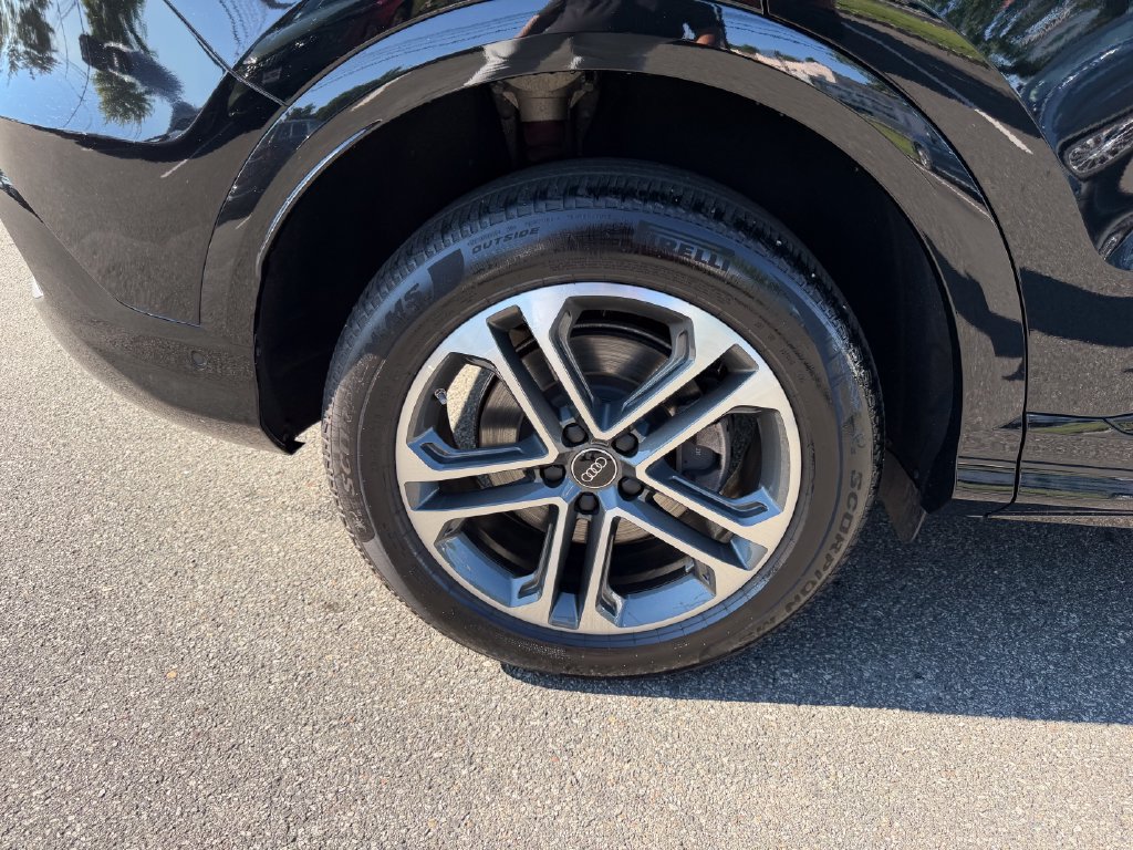 Certified 2025 Audi Q5 Premium w/ Convenience Package AWD/4WD image 13