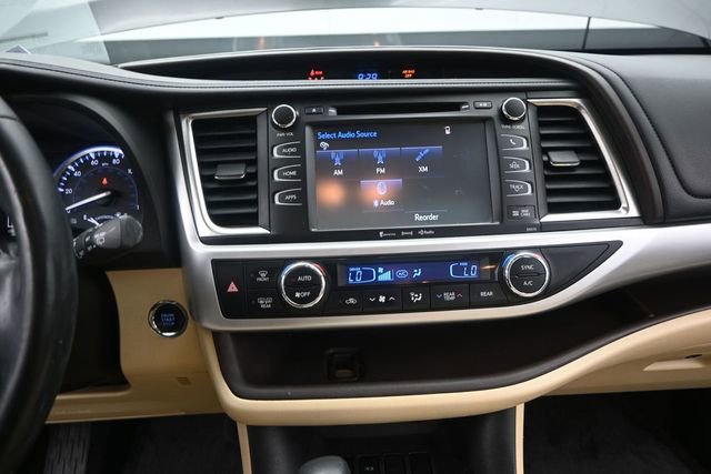 Used 2017 Toyota Highlander XLE FWD image 9
