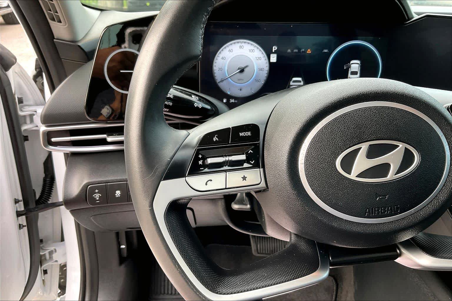Used 2025 Hyundai Elantra SEL w/ Cargo Package FWD image 19