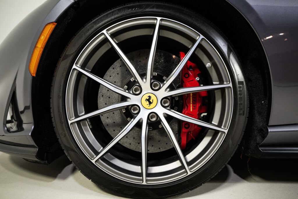Used 2022 Ferrari 812 GTS RWD image 17