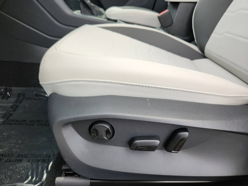 New 2026 Volkswagen Taos SE AWD/4WD image 13