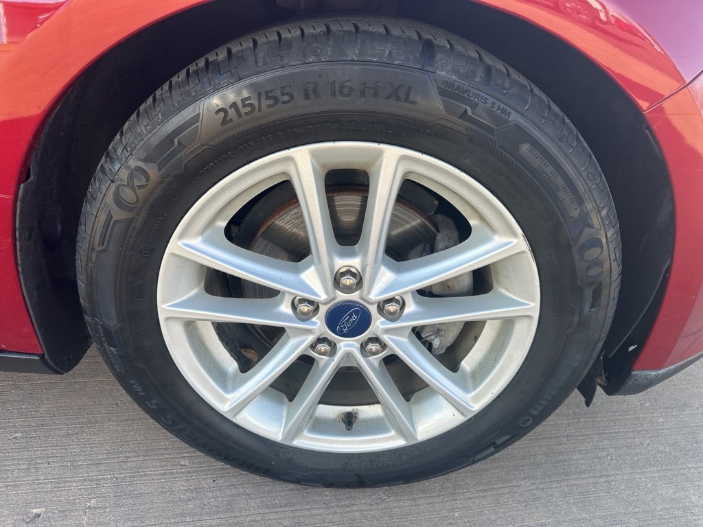 Used 2015 Ford Focus SE image 35