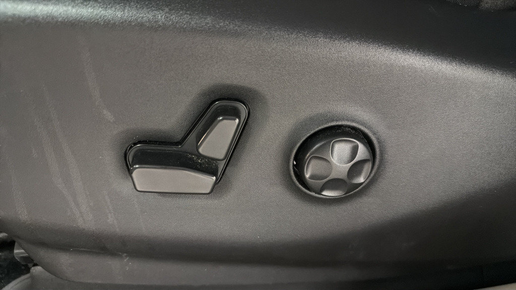 Used 2023 Chrysler Pacifica Limited FWD image 18