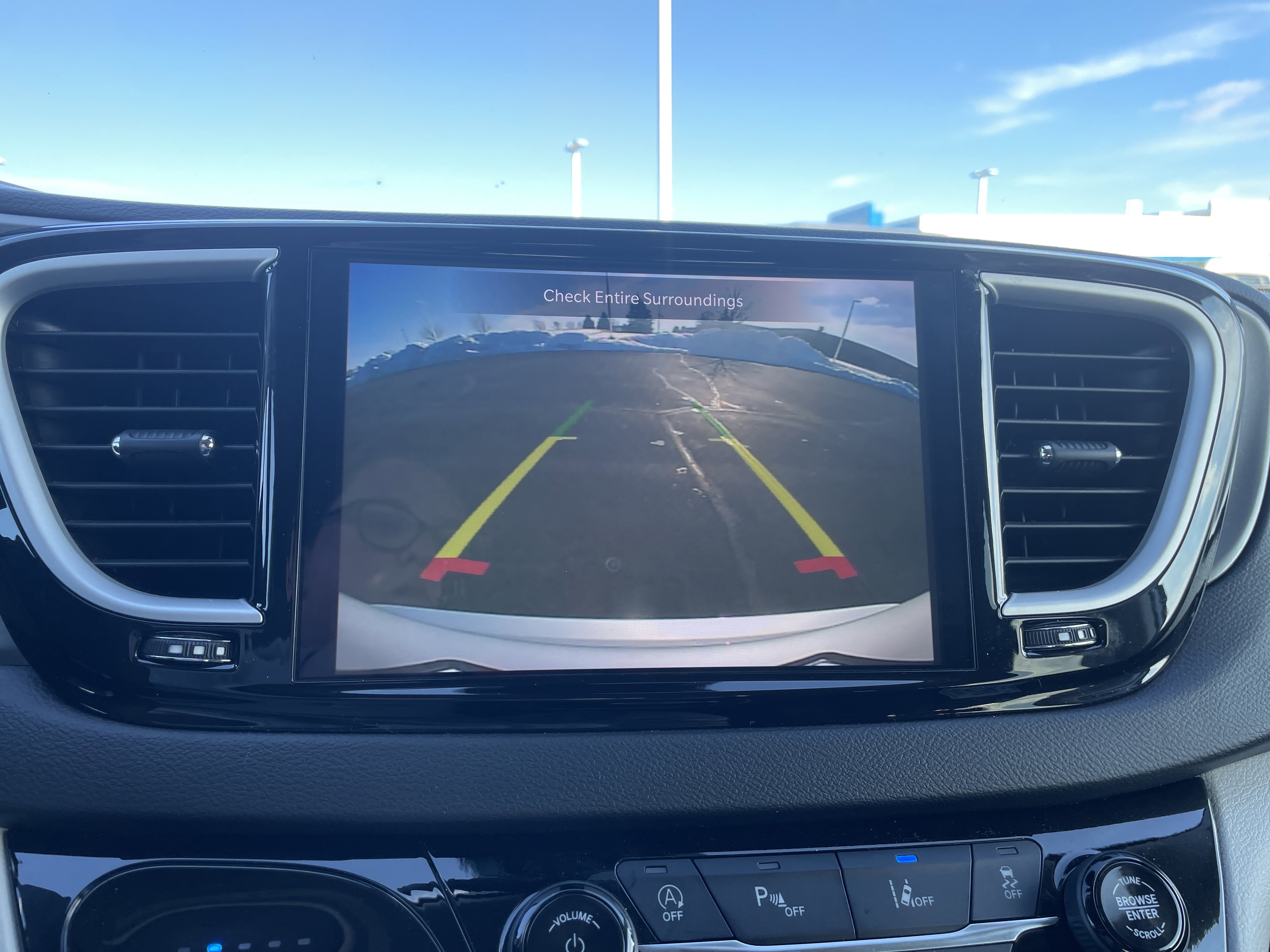 Used 2024 Chrysler Pacifica Touring-L image 13