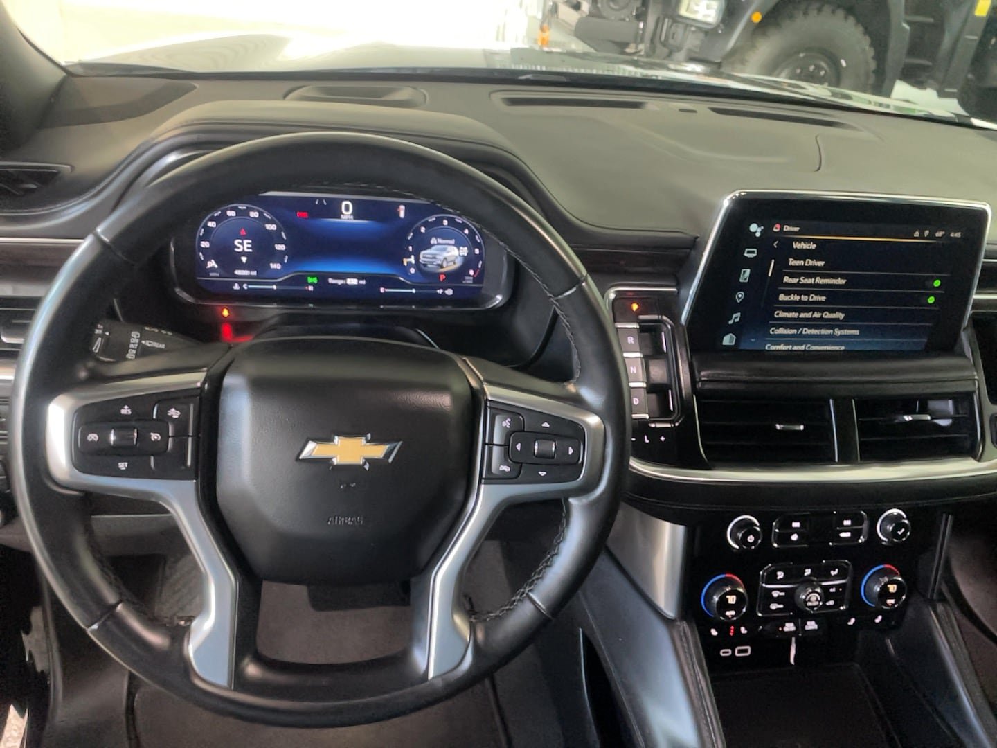 Used 2024 Chevrolet Suburban LT AWD/4WD image 12
