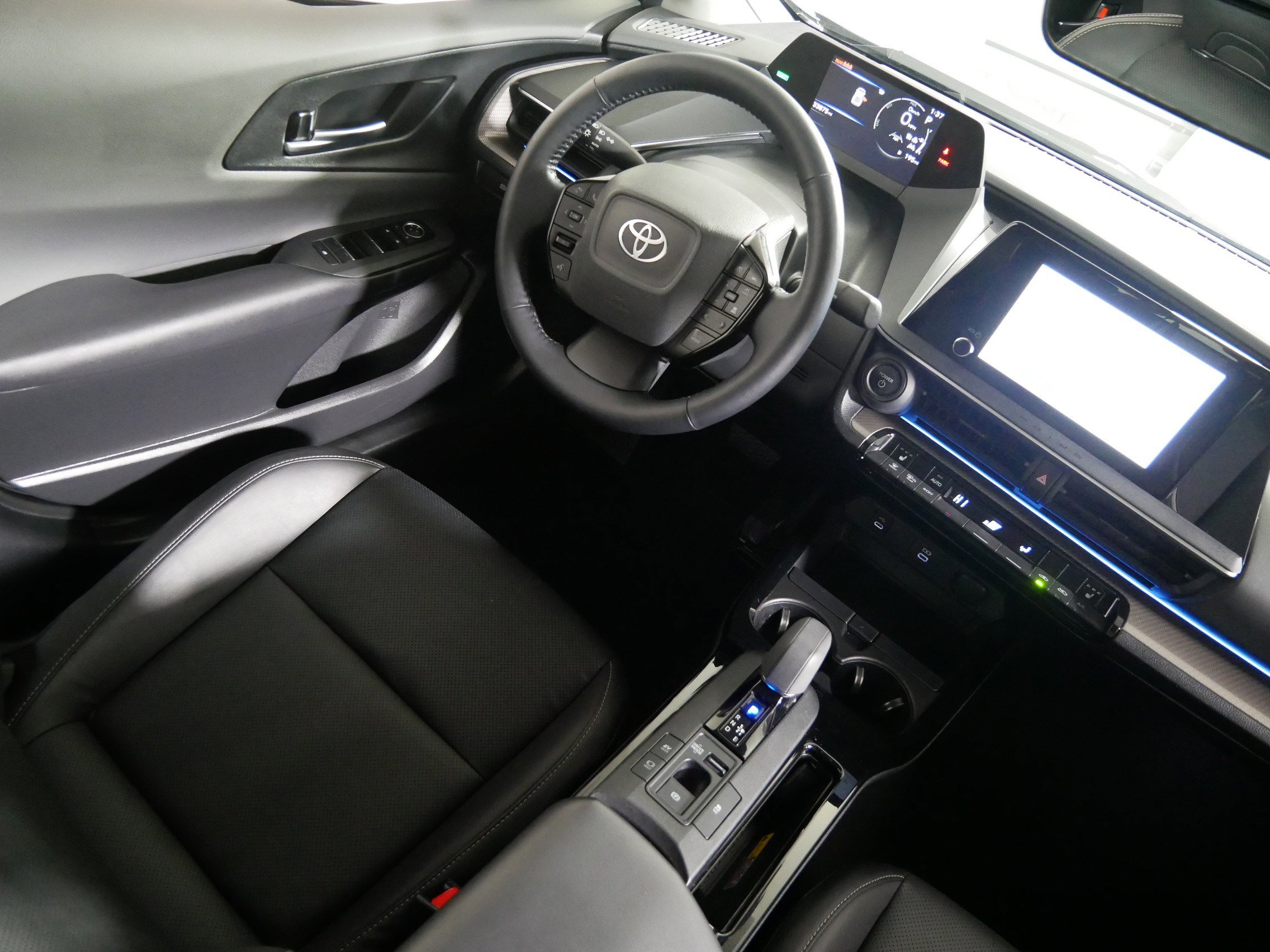 Used 2024 Toyota Prius XLE image 9