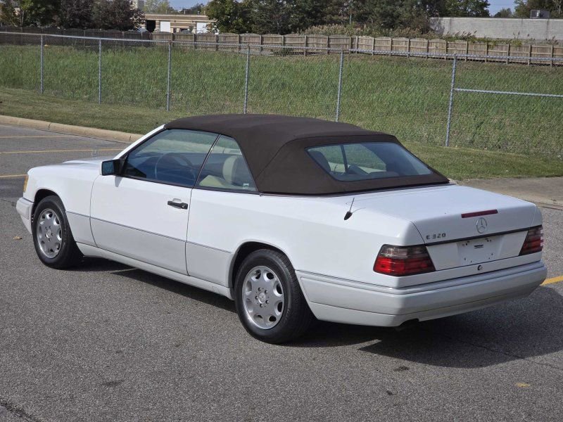 Used 1995 Mercedes-Benz E 320 Convertible image 17