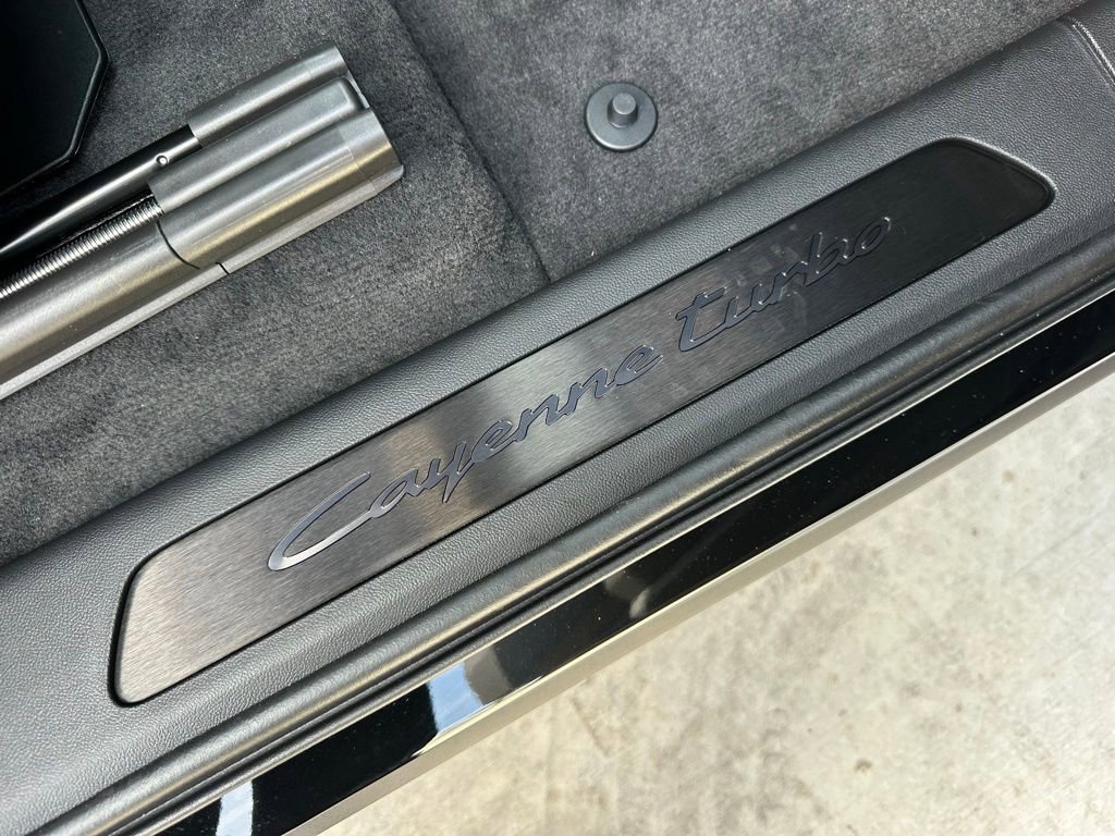 Used 2026 Porsche Cayenne Turbo AWD/4WD image 23