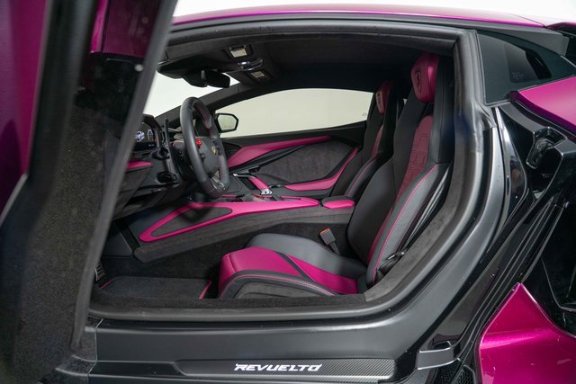 Used 2025 Lamborghini Revuelto image 27