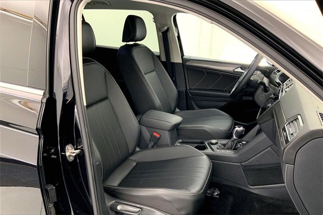 Used 2023 Volkswagen Tiguan SE image 7