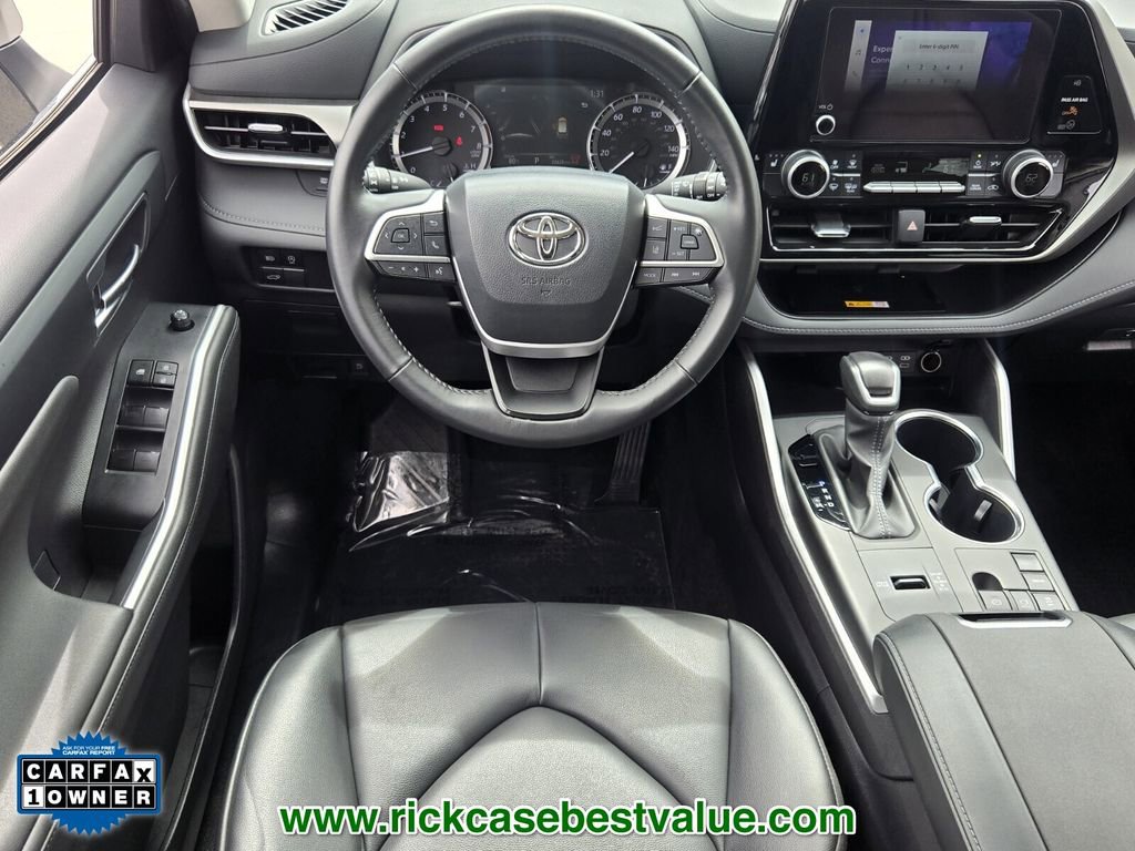 Used 2024 Toyota Highlander XLE image 14