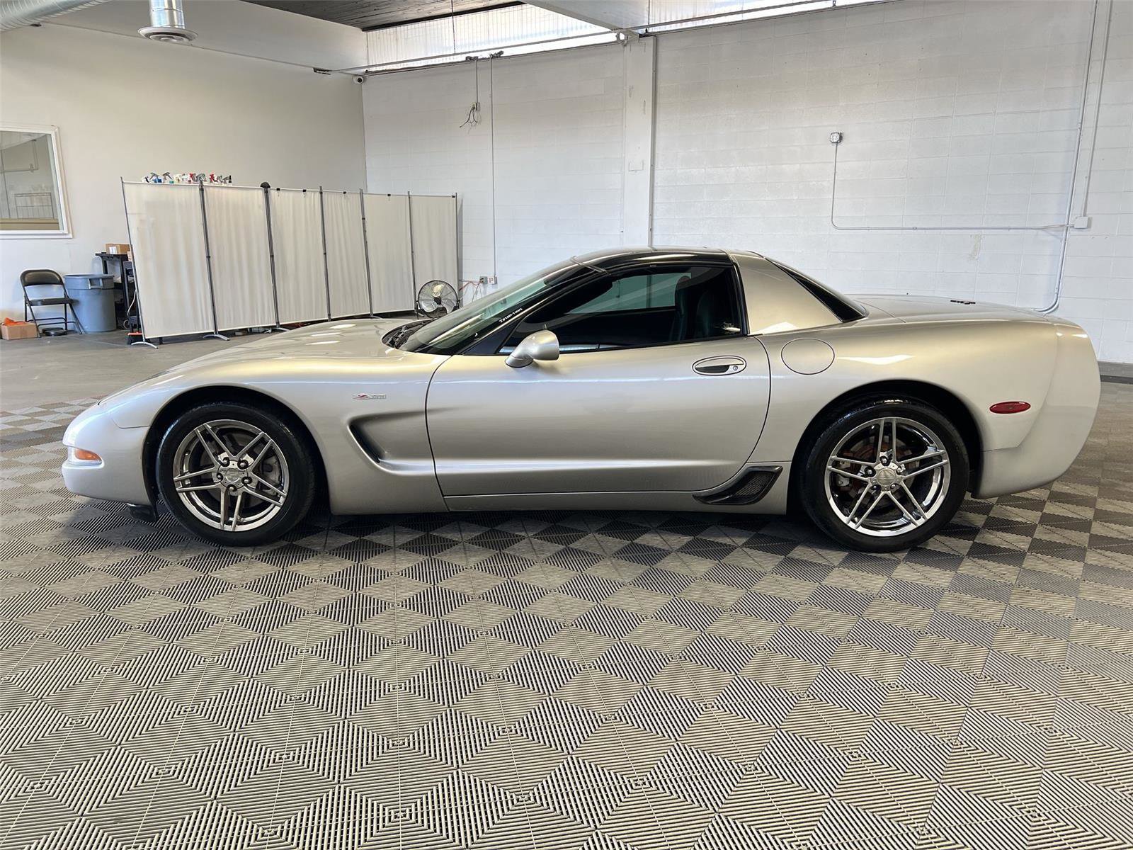 Used 2004 Chevrolet Corvette Z06 w/ Memory Package image 4