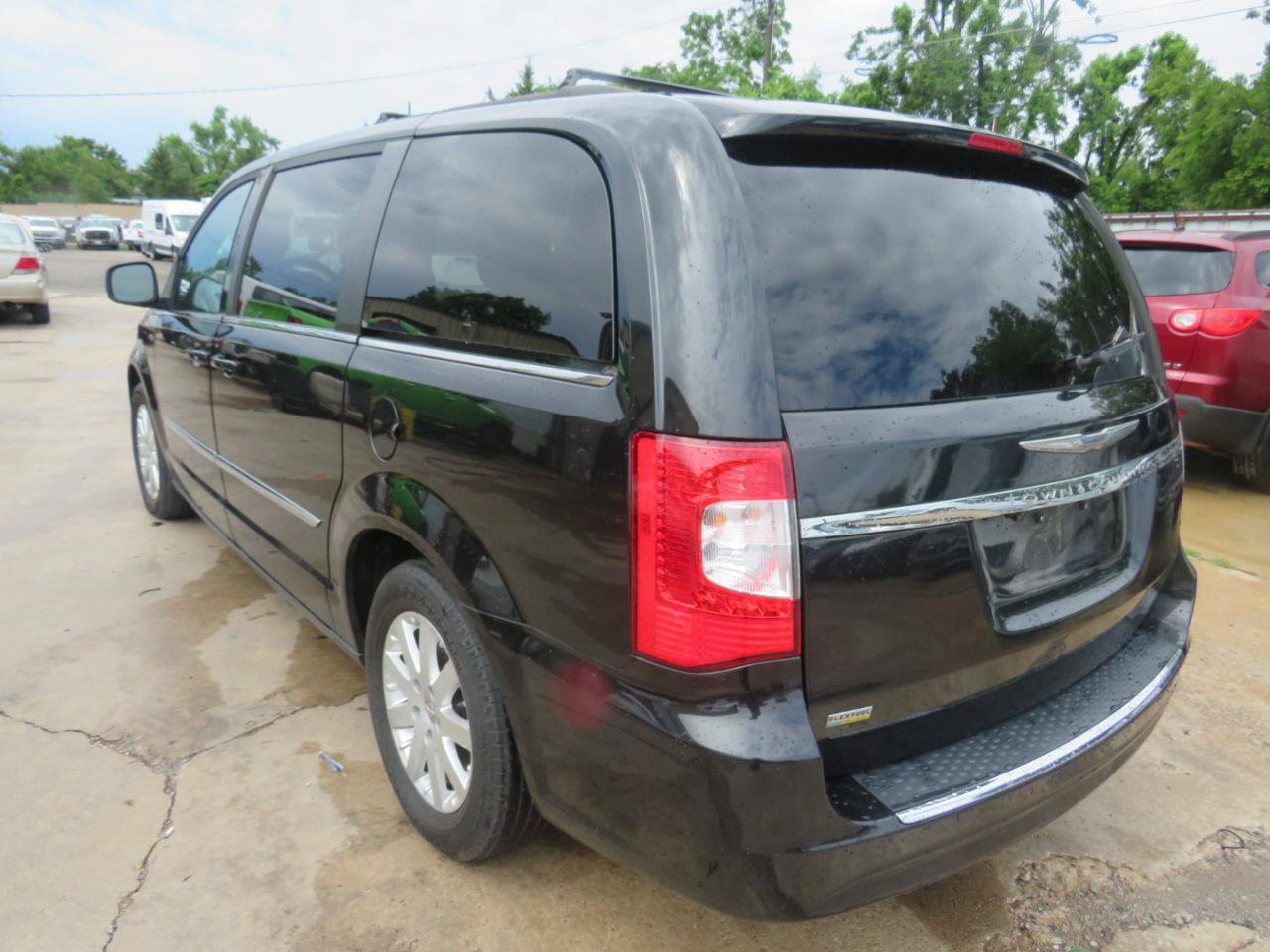 Used 2015 Chrysler Town & Country Touring FWD image 6